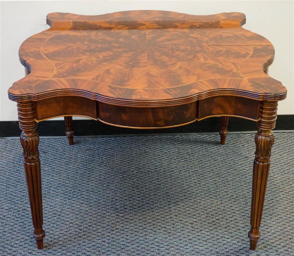 HENREDON MAHOGANY DINING TABLE WITH