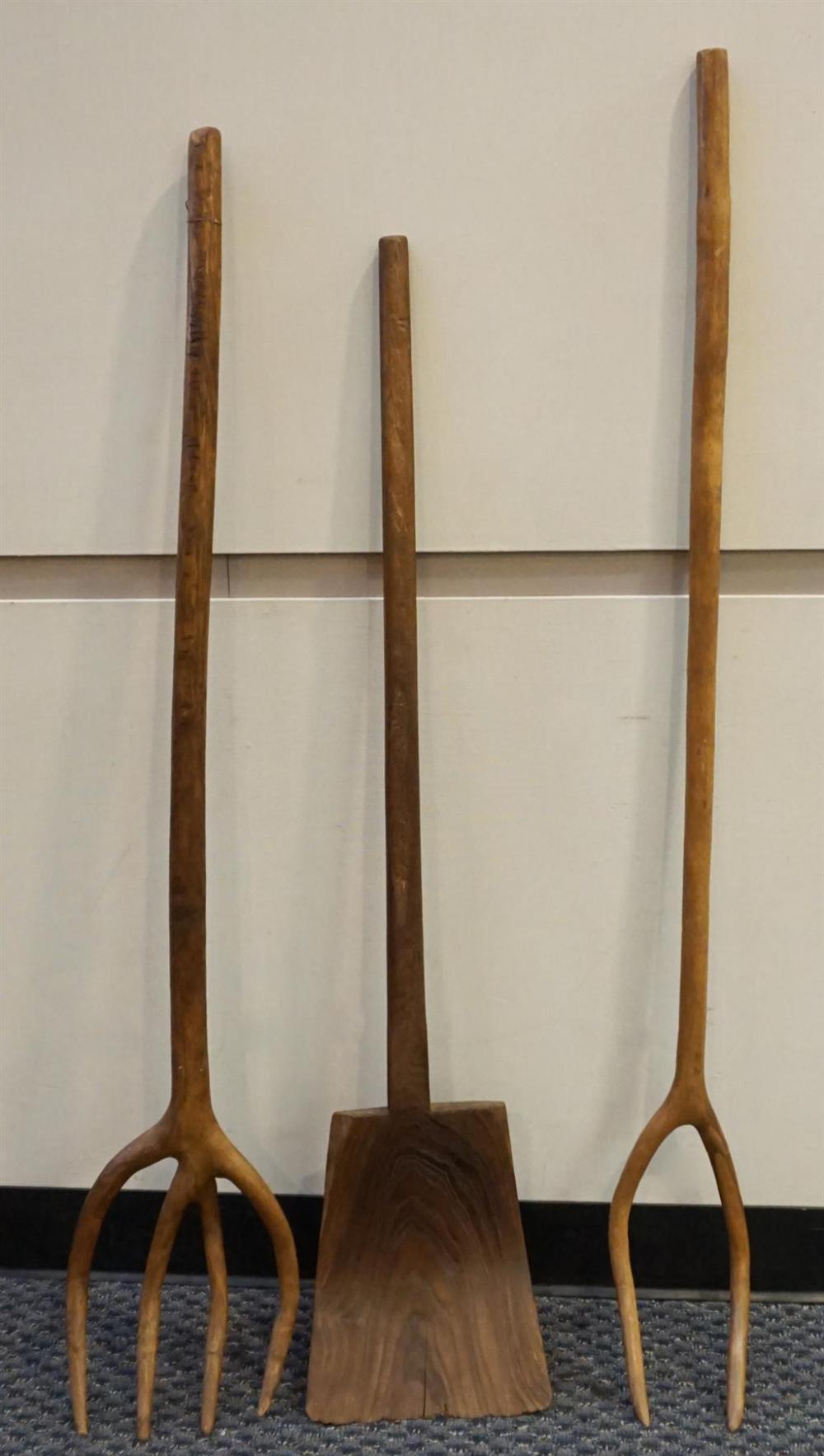 SET OF TWO PRIMITIVE STYLE CARVED