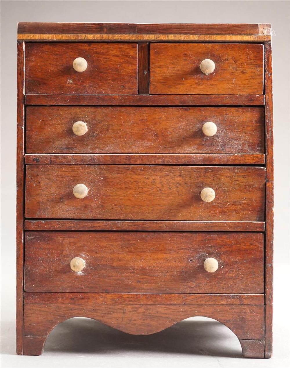 VICTORIAN MAHOGANY DIMINUTIVE CHEST 3299e6