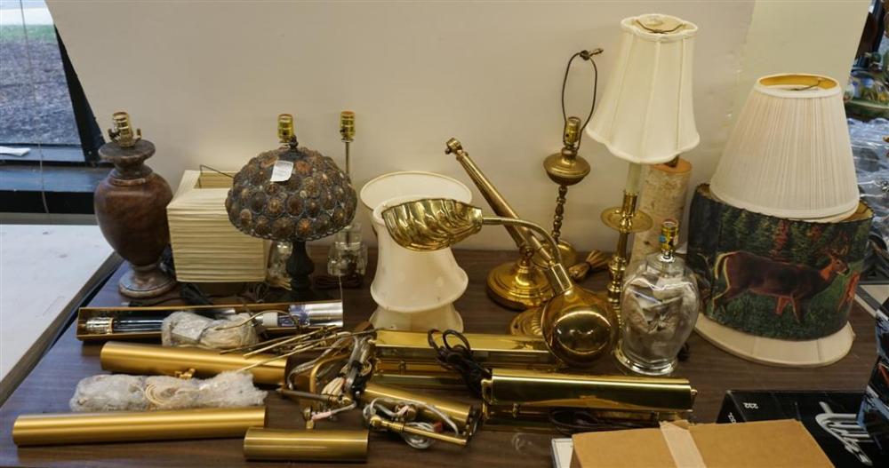 COLLECTION WITH ASSORTED TABLE