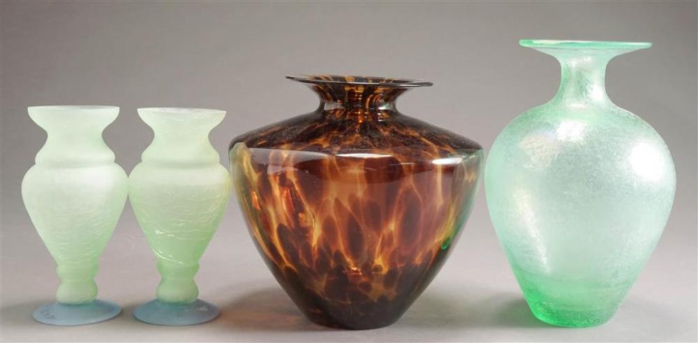 IRIDESCENT GREEN GLASS VASE AN 329b1e