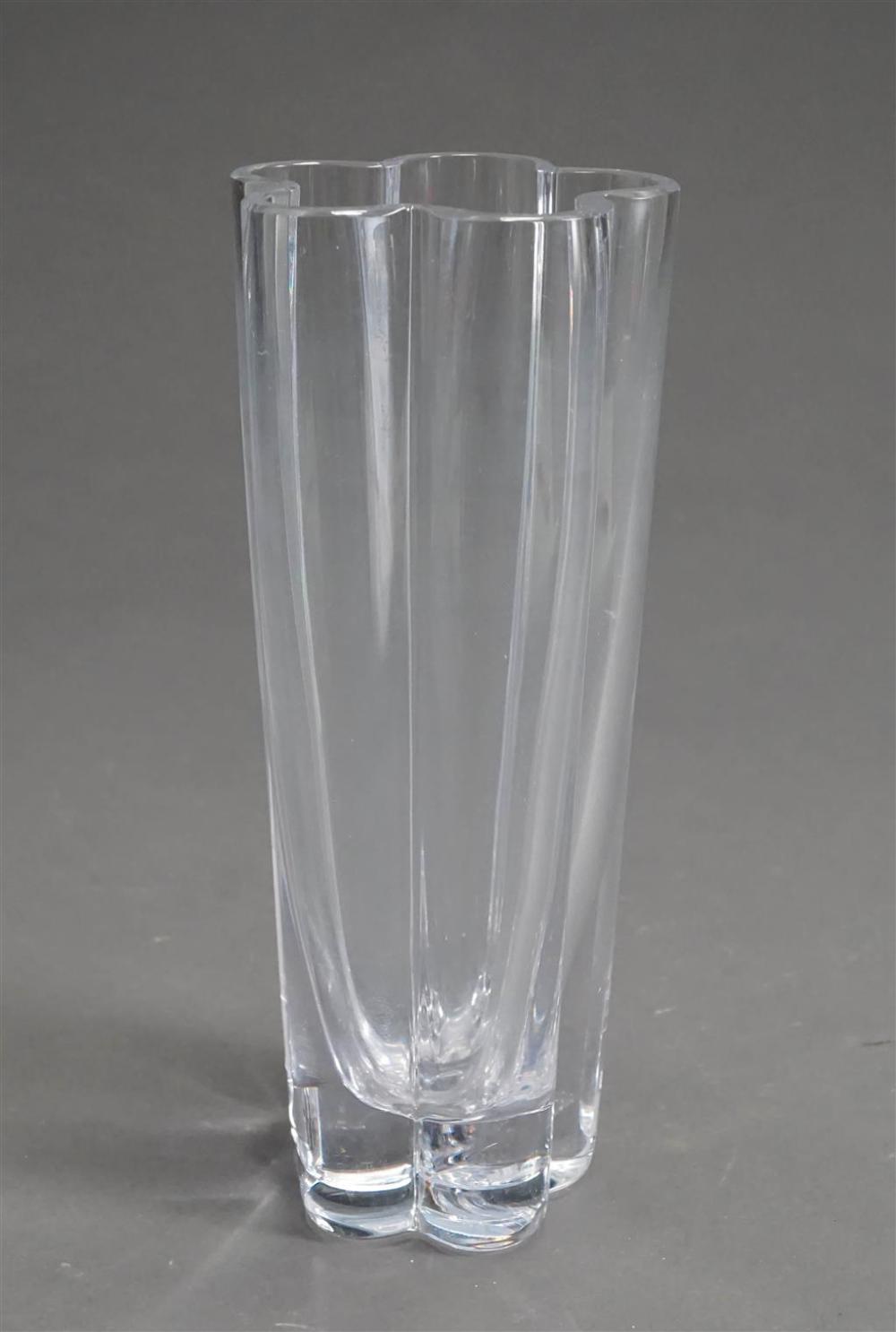 BACCARAT CRYSTAL VASE, H: 8 INBaccarat