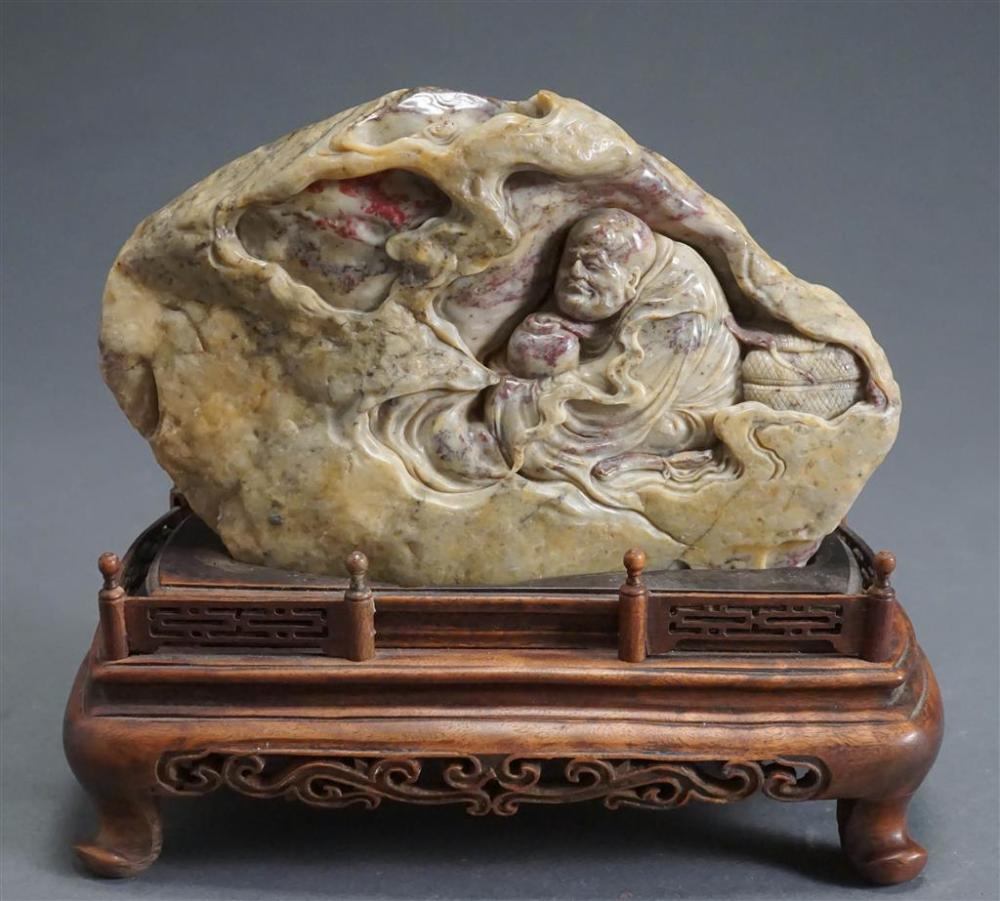 CHINESE HARDSTONE CARVING OF A 329bdf