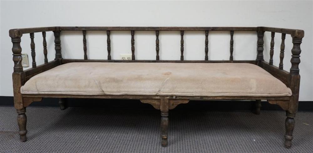 EARLY AMERICAN TURNED WOOD SETTLE,