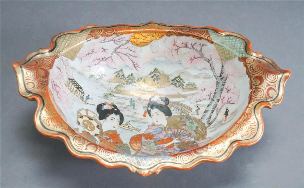 JAPANESE DECORATED PORCELAIN FOOTED