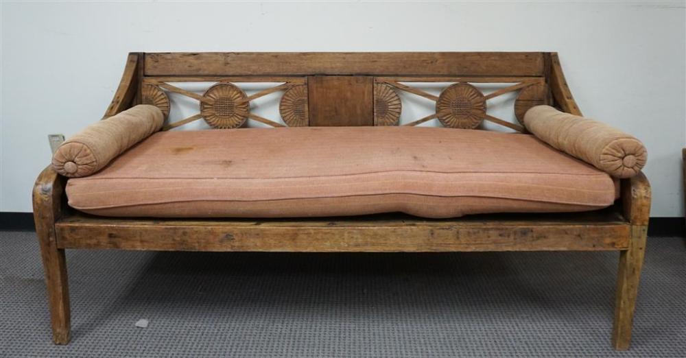 EARLY AMERICAN MIXED WOOD SETTLE  329df3