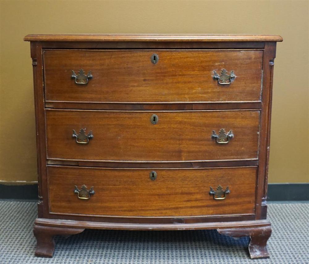 CHIPPENDALE STYLE MAHOGANY BOW FRONT 329dfa