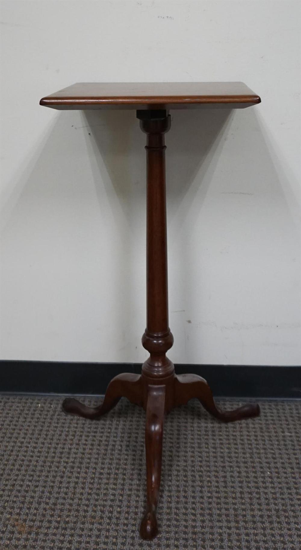 FEDERAL MAHOGANY TRIPOD CANDLESTAND  329e52