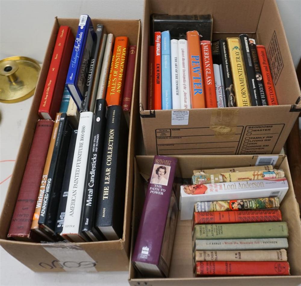 GROUP WITH BOOKS MOSTLY ON ANTIQUES 329e79