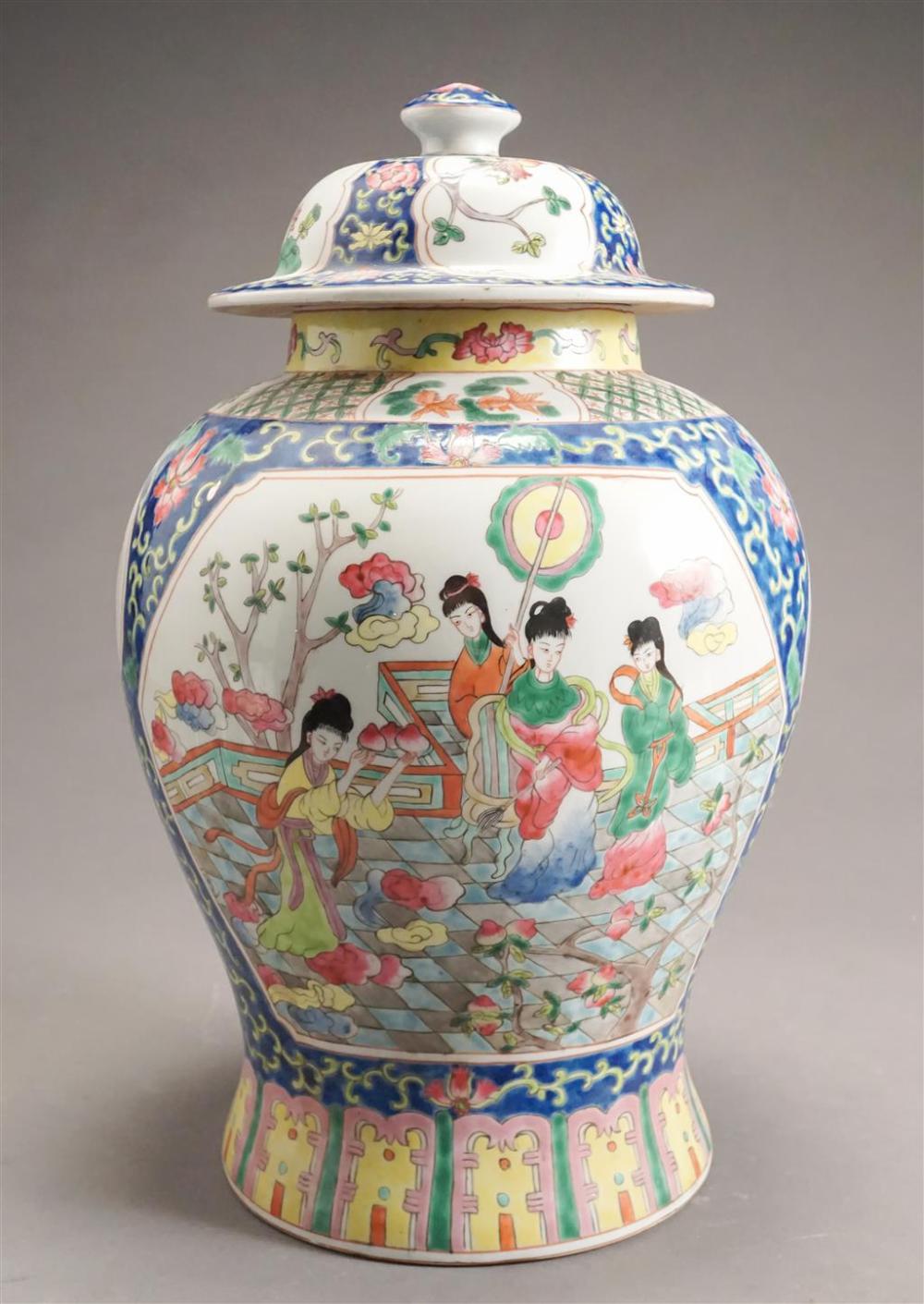 CHINESE POLYCHROME DECORATED PORCELAIN