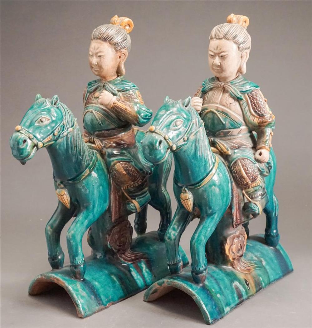 PAIR OF CHINESE TURQUOISE GLAZED 32a0b8