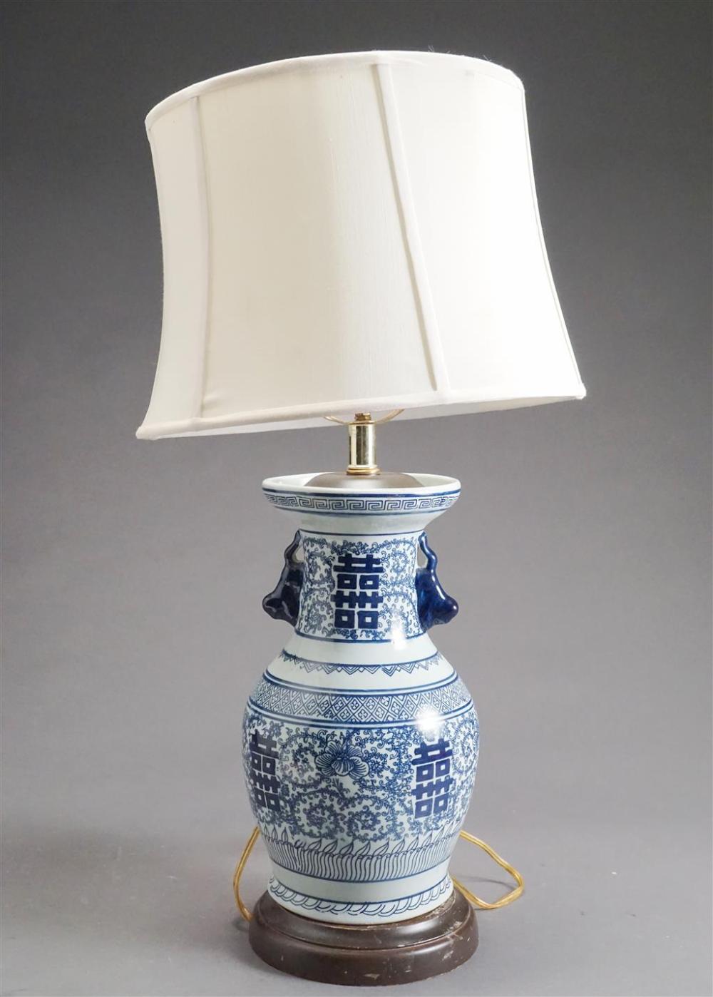 CHINESE BLUE AND WHITE PORCELAIN 32a10f