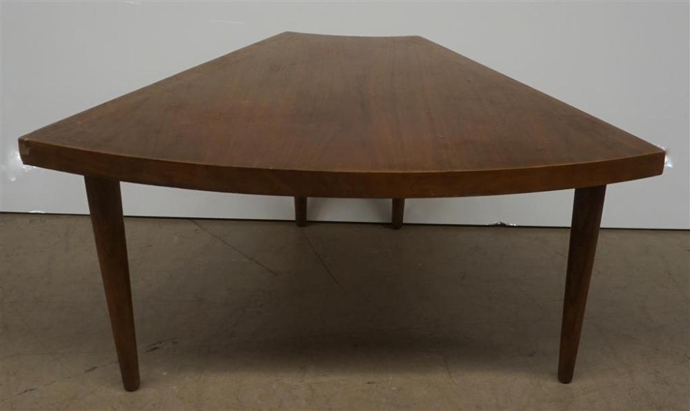 MID-CENTURY MODERN TEAK SIDE TABLEMid-Century