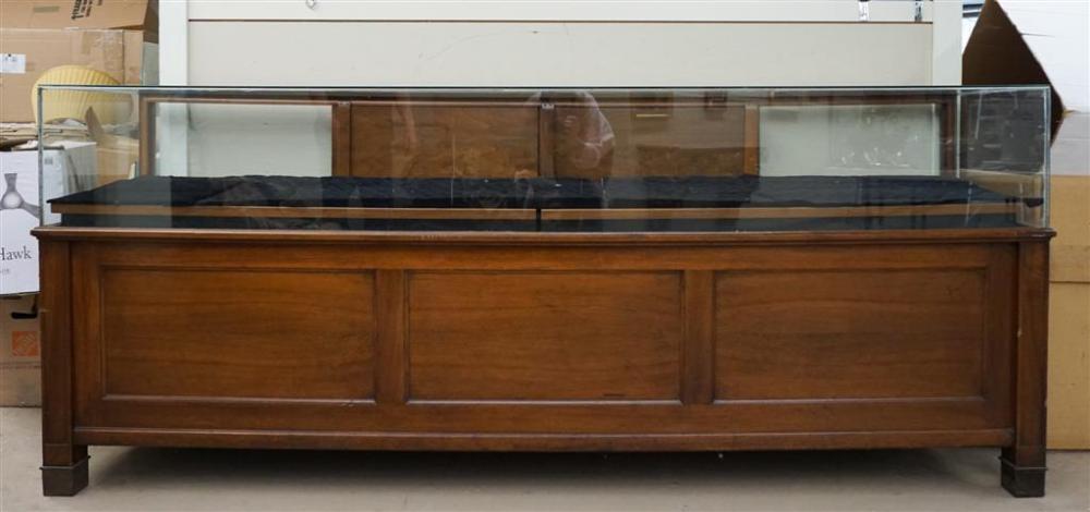 MAHOGANY AND GLASS COMMERCIAL DISPLAY 32a137