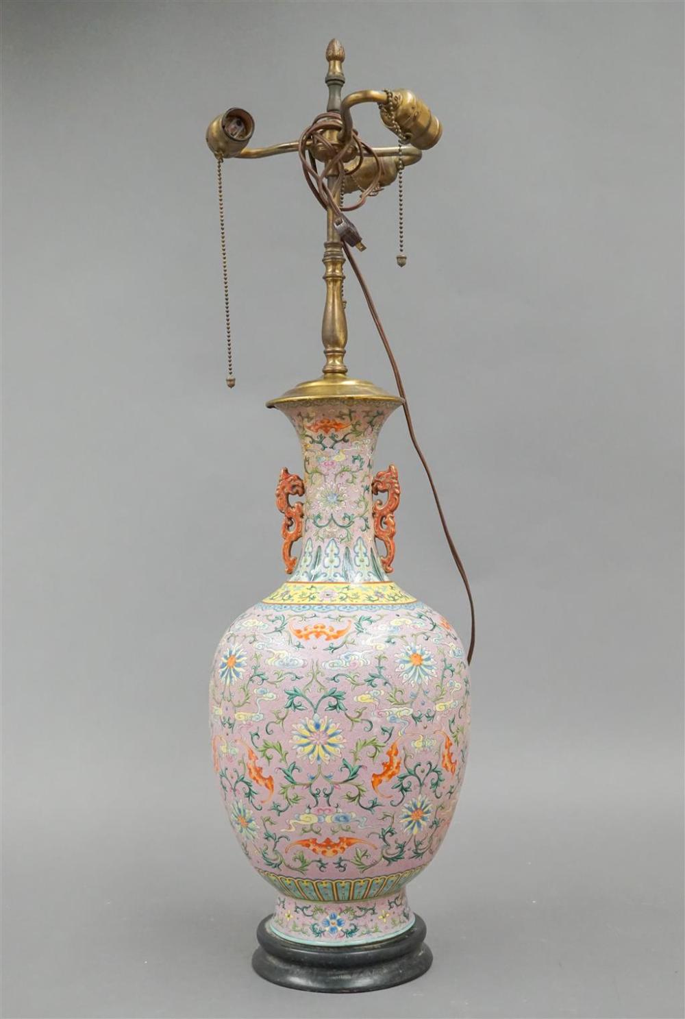 CHINESE POLYCHROME DECORATED PORCELAIN