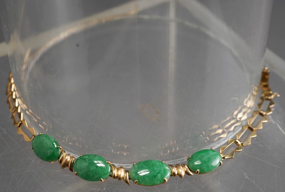 14 KARAT YELLOW GOLD JADE BRACELET  32a314