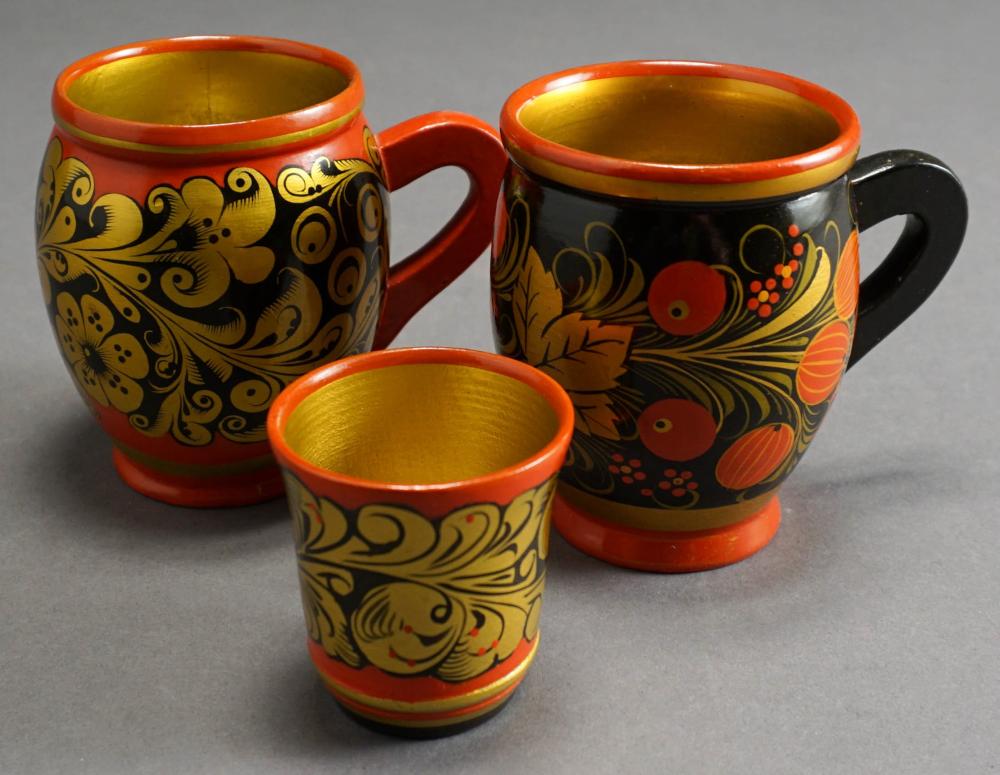 THREE RUSSIAN RED AND GOLD LACQUER 32a3ca