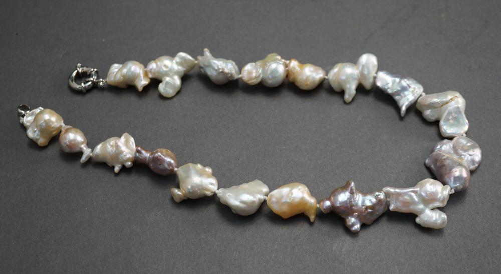 MODERN BLISTER PEARL NECKLACE L  32a582