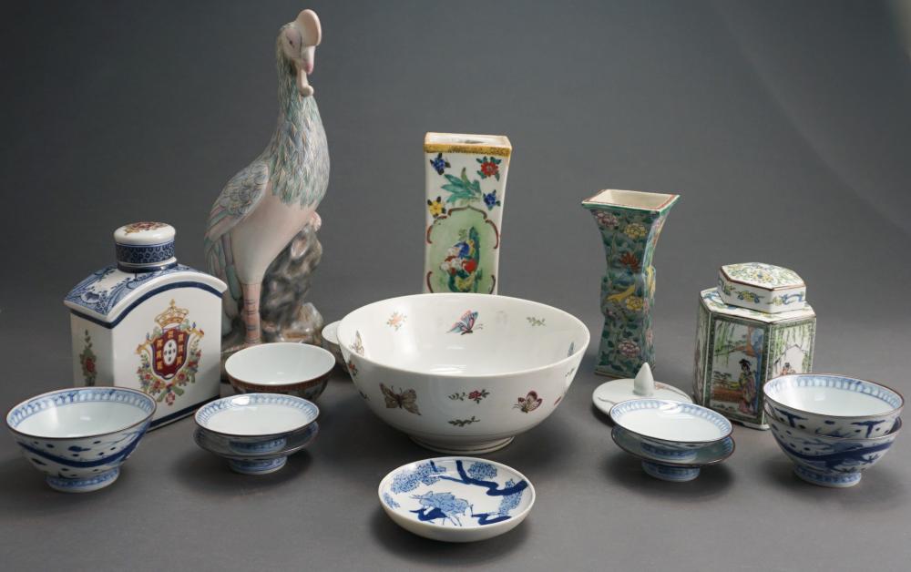 COLLECTION OF CHINESE PORCELAIN 32a699