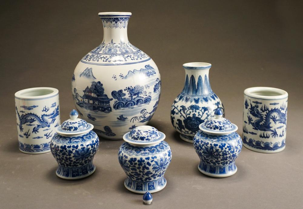 SEVEN CHINESE BLUE AND WHITE PORCELAIN 32a6af