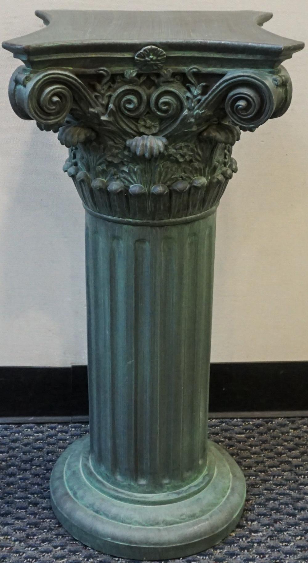 CLASSICAL STYLE GREEN PAINTED PLASTER 32a6ee