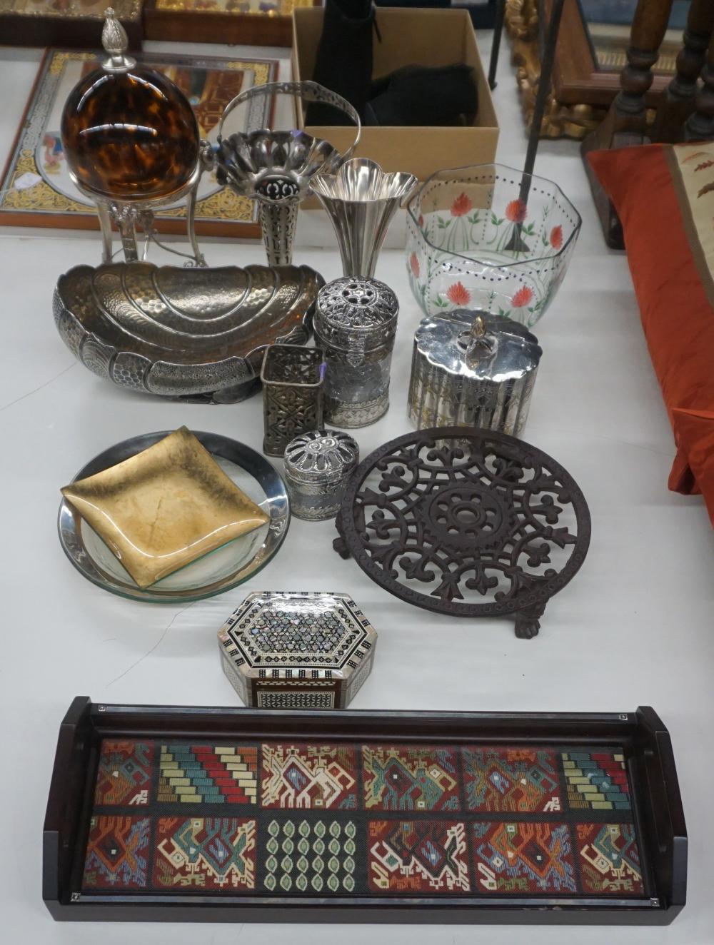 TABLE LOT WITH SILVERED METAL TABLEWARE  32a824