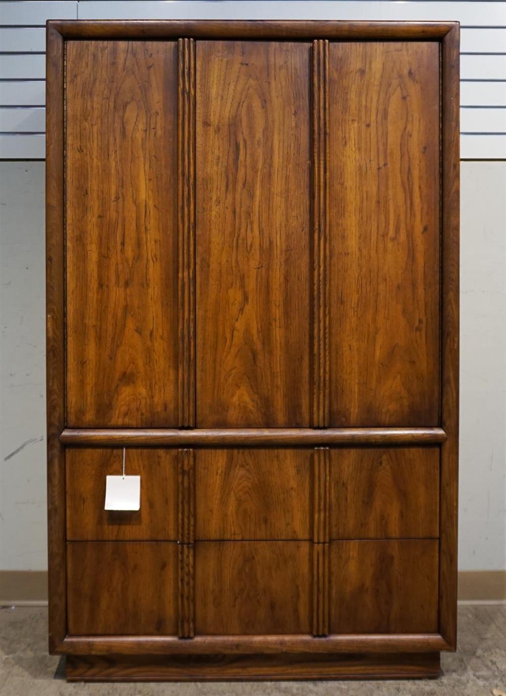 MODERN HENREDON WALNUT CABINET  3282f0