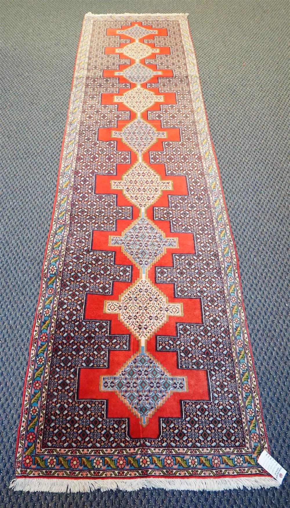 SENNEH RUNNER 12 FT 4 IN X 3 FT 328327