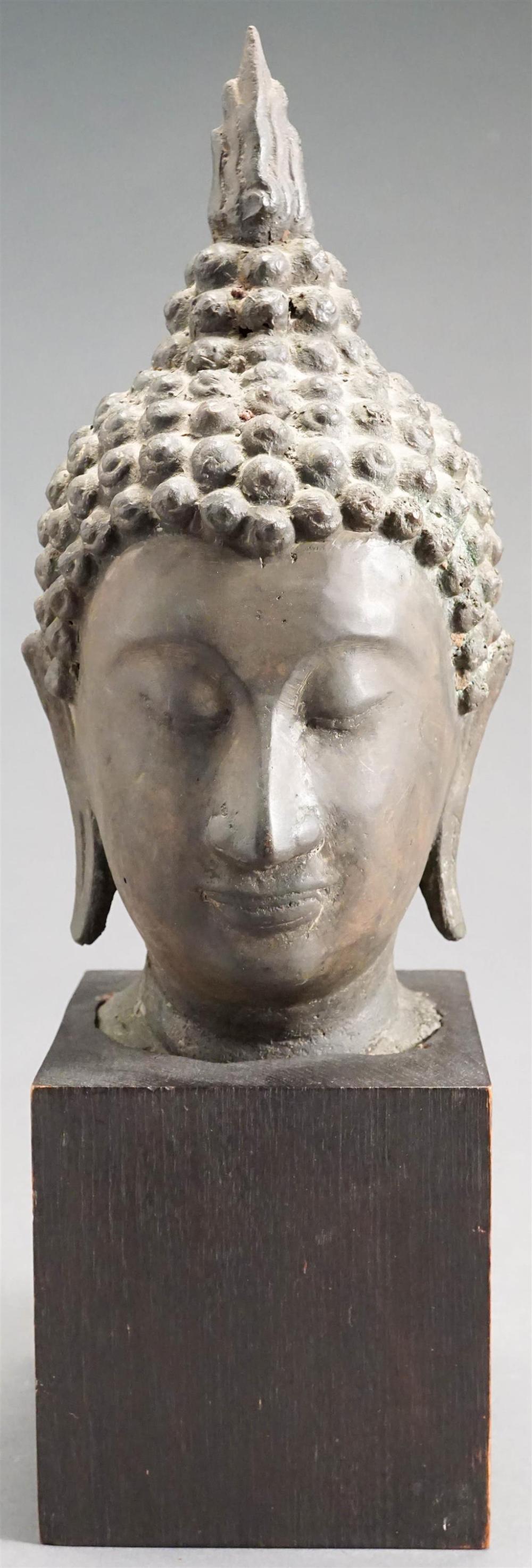 THAI BRONZE HEAD OF BUDDHA ON HARDWOOD 328545