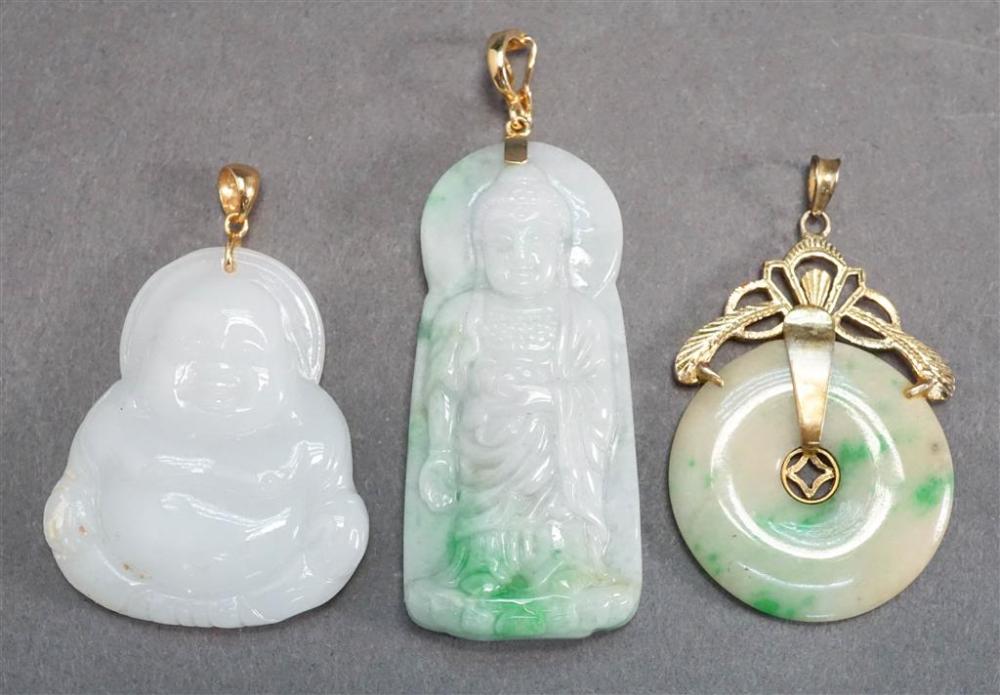 THREE CHINESE CARVED APPLE GREEN