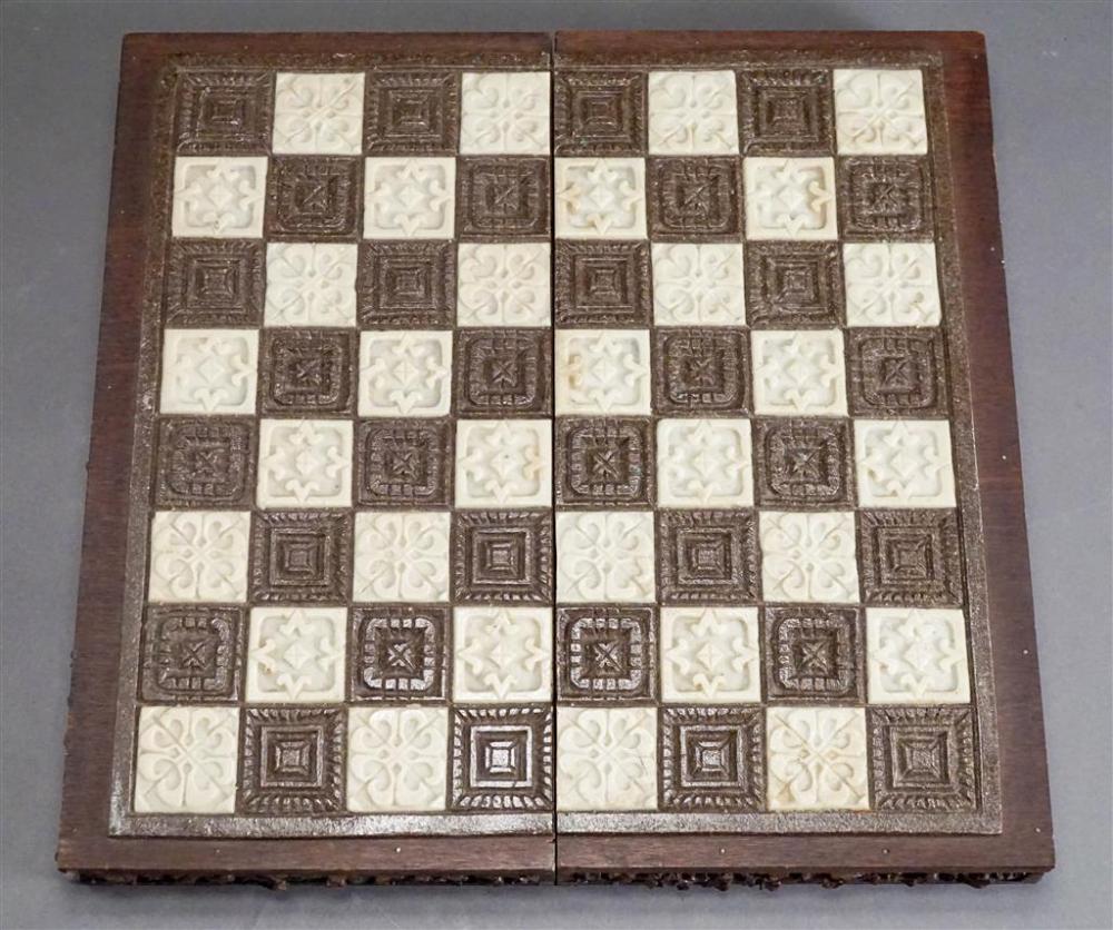 DECORATED WOOD CHESS SET WITH PLASTER 3286fa