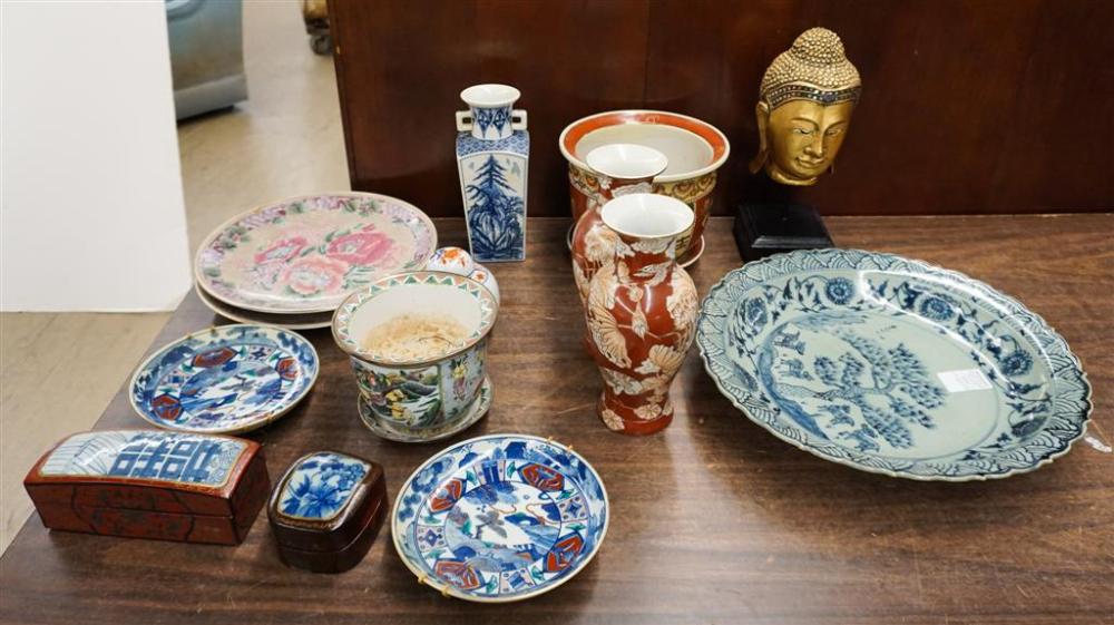 GROUP WITH ASSORTED ASIAN PORCELAIN 32877c