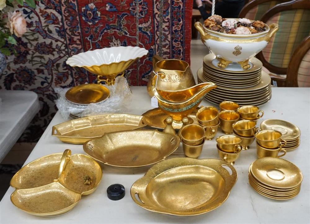 GROUP WITH ASSORTED GILT PORCELAIN 328786