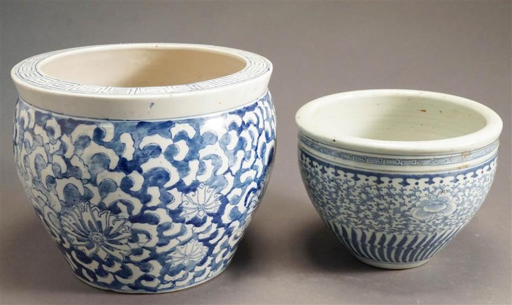 TWO CHINESE BLUE AND WHITE PORCELAIN 3287f0