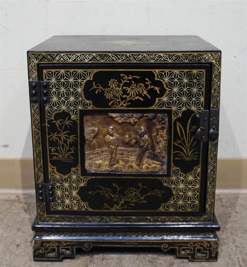 CHINESE GILT DECORATED BLACK LACQUER 328841