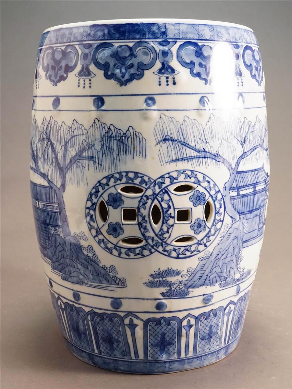 CHINESE BLUE AND WHITE PORCELAIN 328870