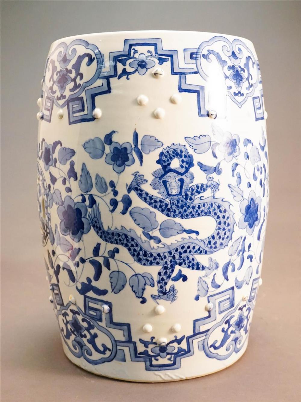 CHINESE BLUE AND WHITE PORCELAIN 328871