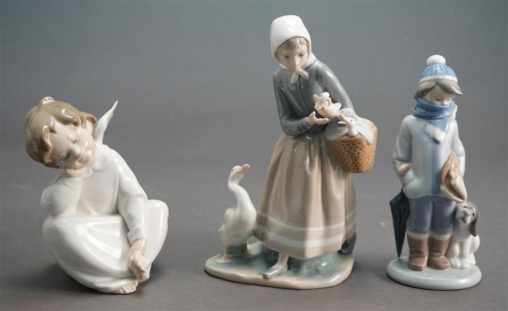 THREE LLADRO PORCELAIN FIGURES  328a0b