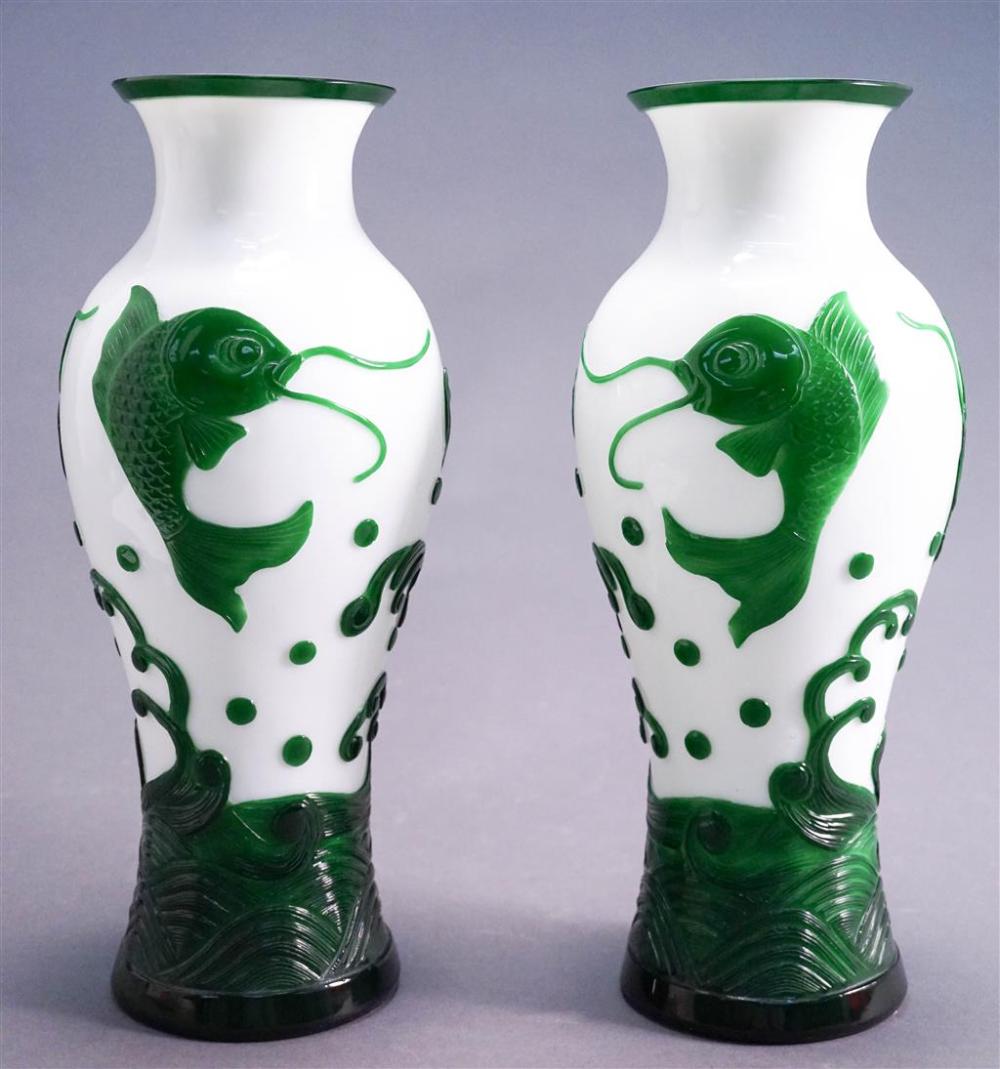 PAIR CHINESE GREEN OVERLAY WHITE 328af7
