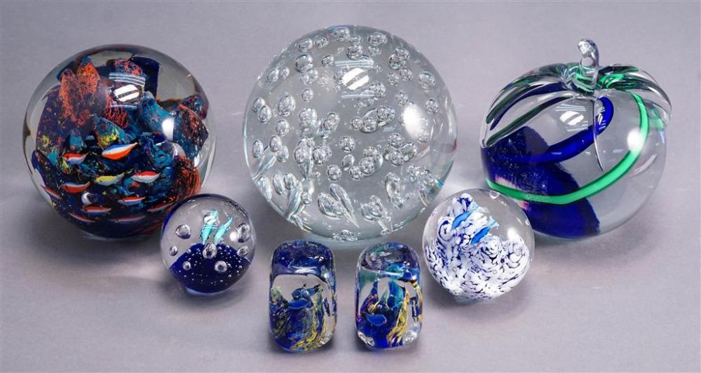 COLLECTION OF SEVEN ASSORTED GLASS 328b3e
