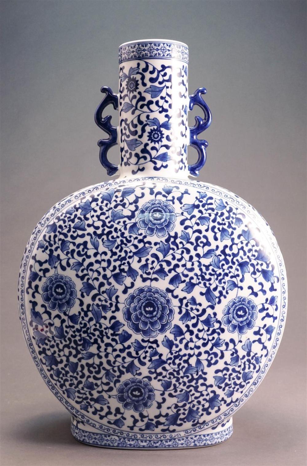 CHINESE BLUE AND WHITE 'MOON FLASK'