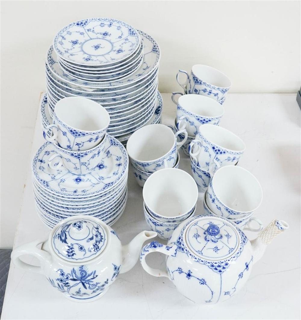 ROYAL COPENHAGEN BLUE FLUTED 42 PIECE 329059