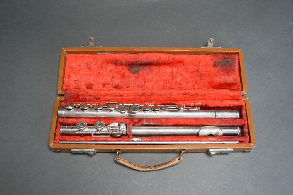 ARTLEY SILVER FLUTE IN ORIGINAL 32b868