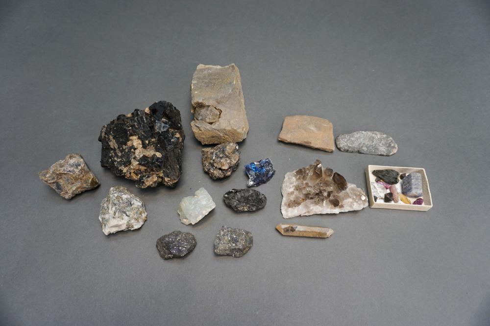 COLLECTION OF ASSORTED MINERALS,