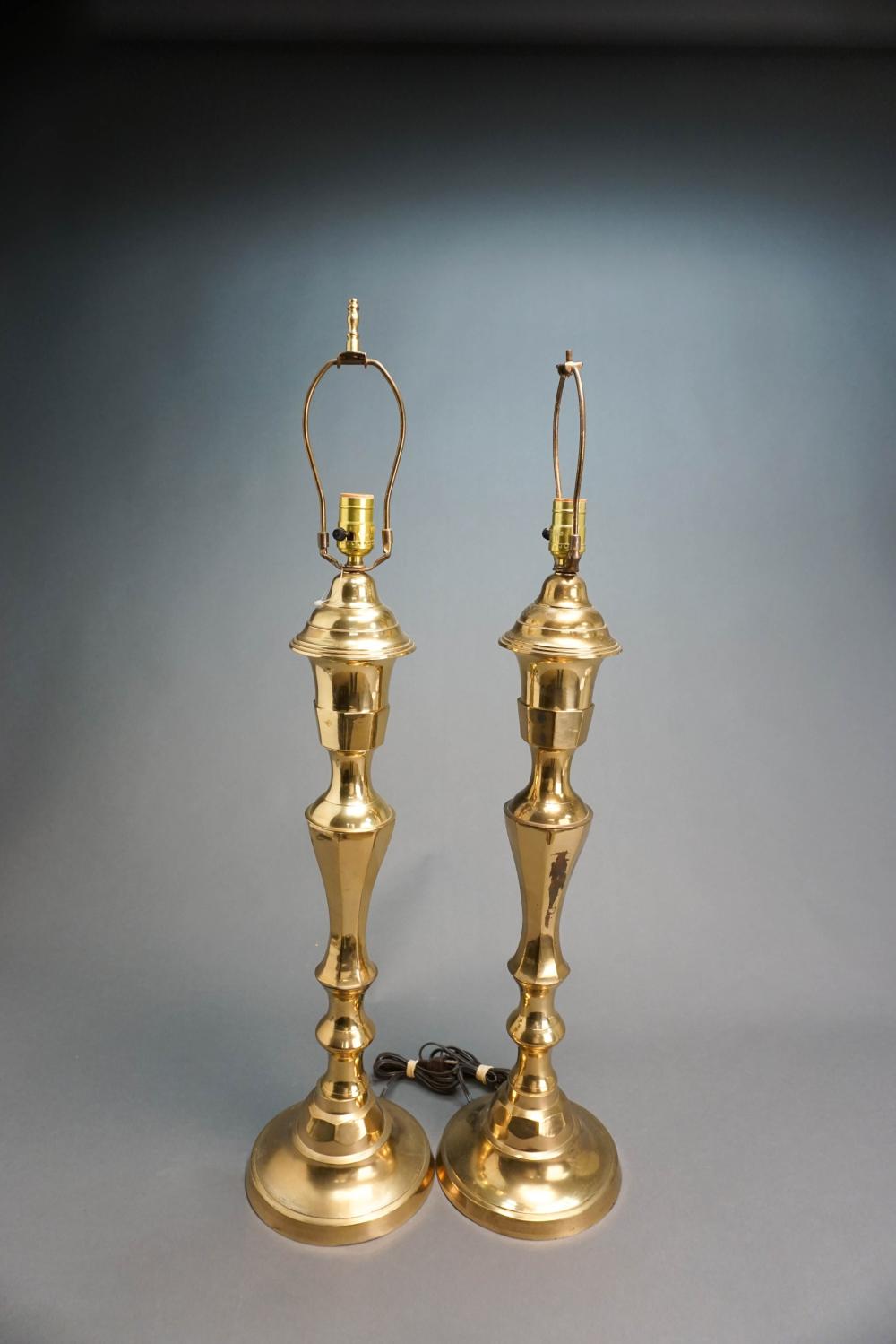 PAIR OF BRASS TALL TABLE LAMPS  32b9de