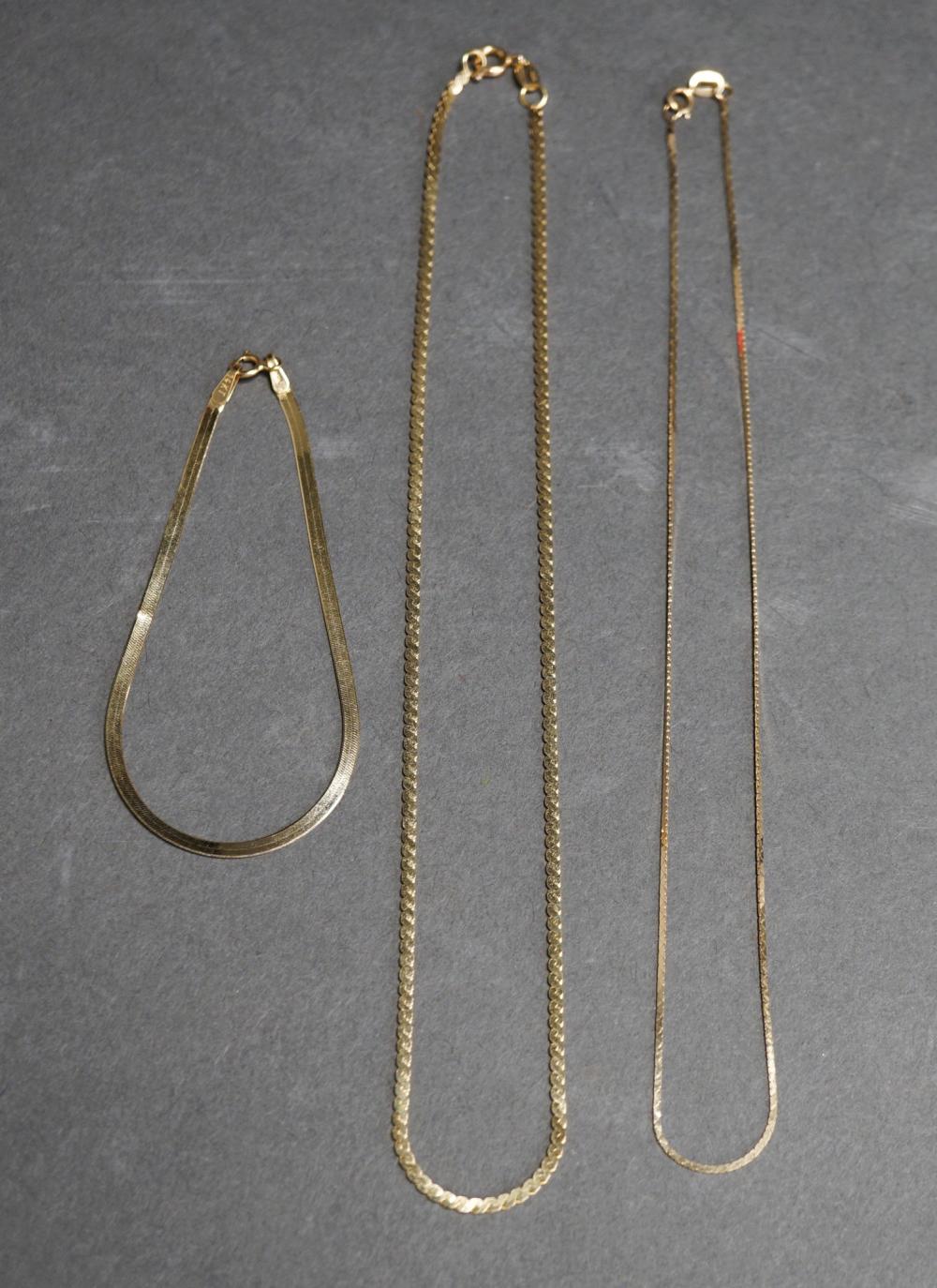 TWO 14 KARAT YELLOW GOLD NECKLACES 32ba87