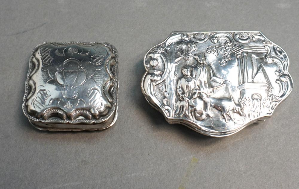 TWO CONTINENTAL SILVER SNUFF BOXES  32bac0