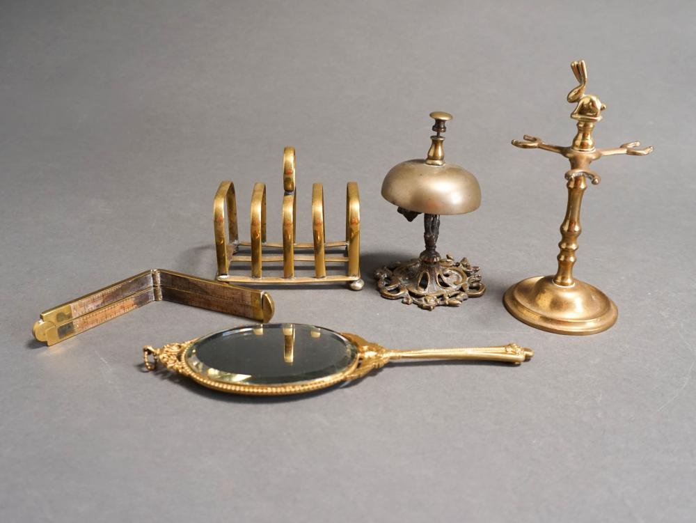 FIVE ASSORTED BRASS DESK ARTICLESFive 32bb3f