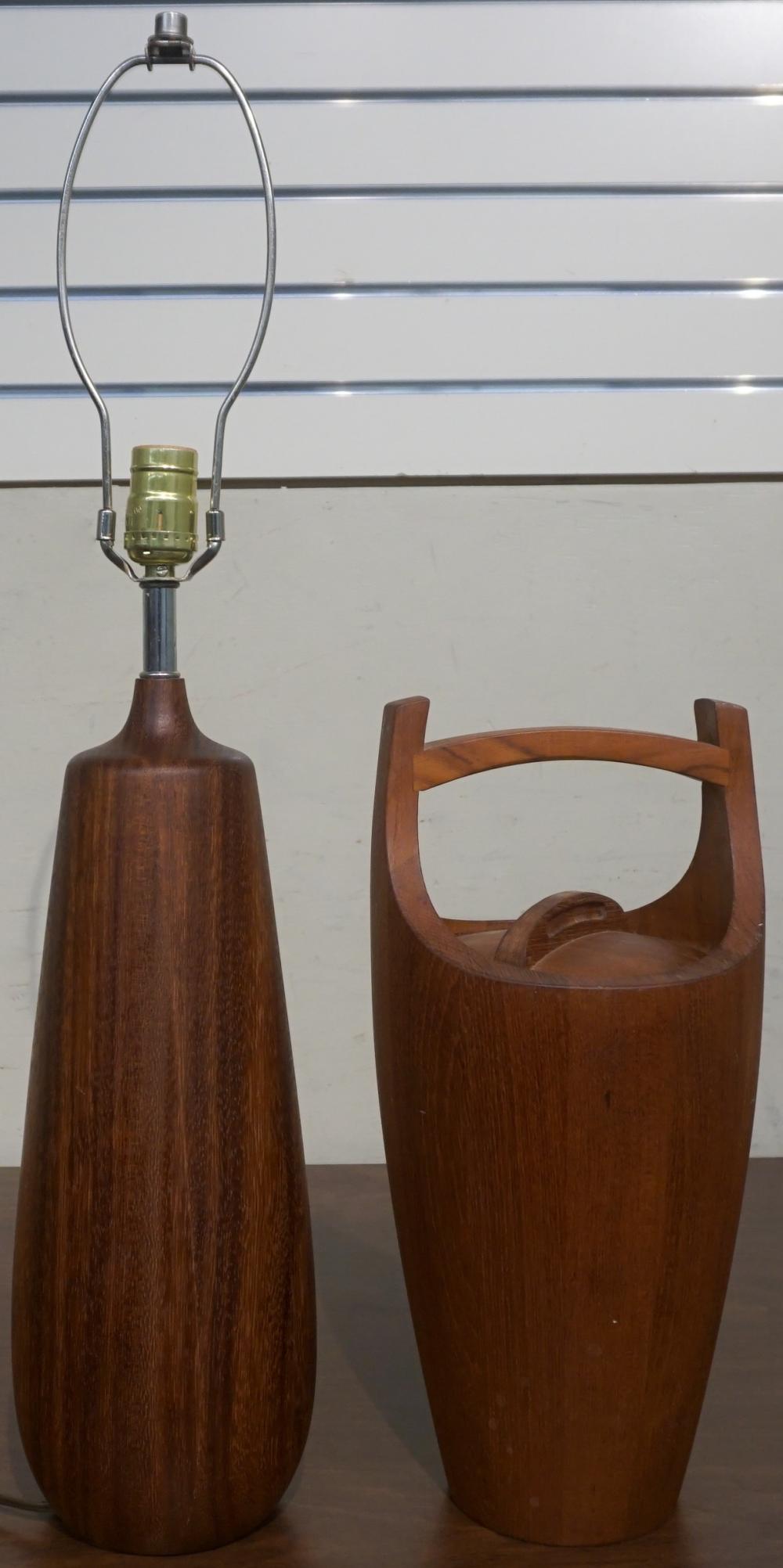 MID CENTURY MODERN TEAK TABLE LAMP 32bbb2