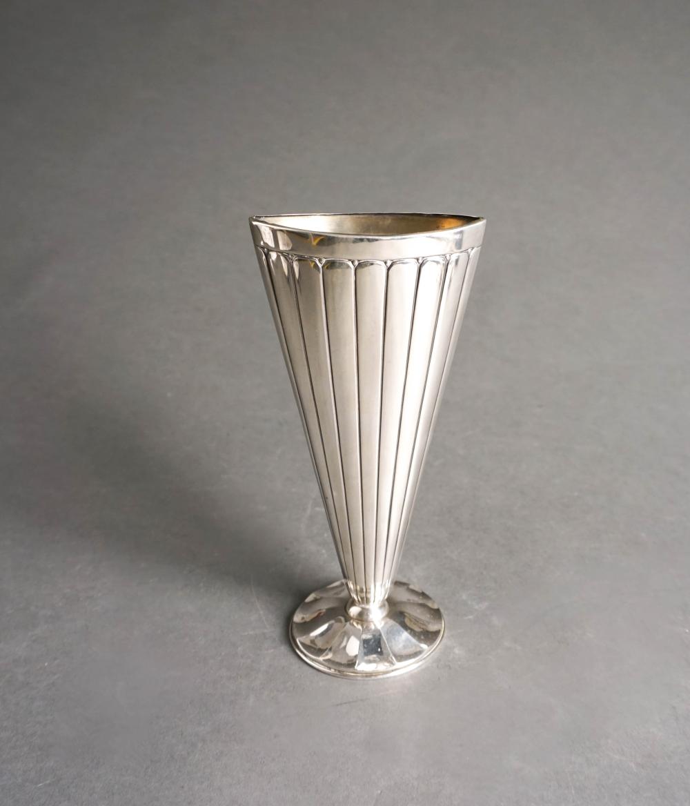 GORHAM SILVER ART DECO VASE WITH 32bca1